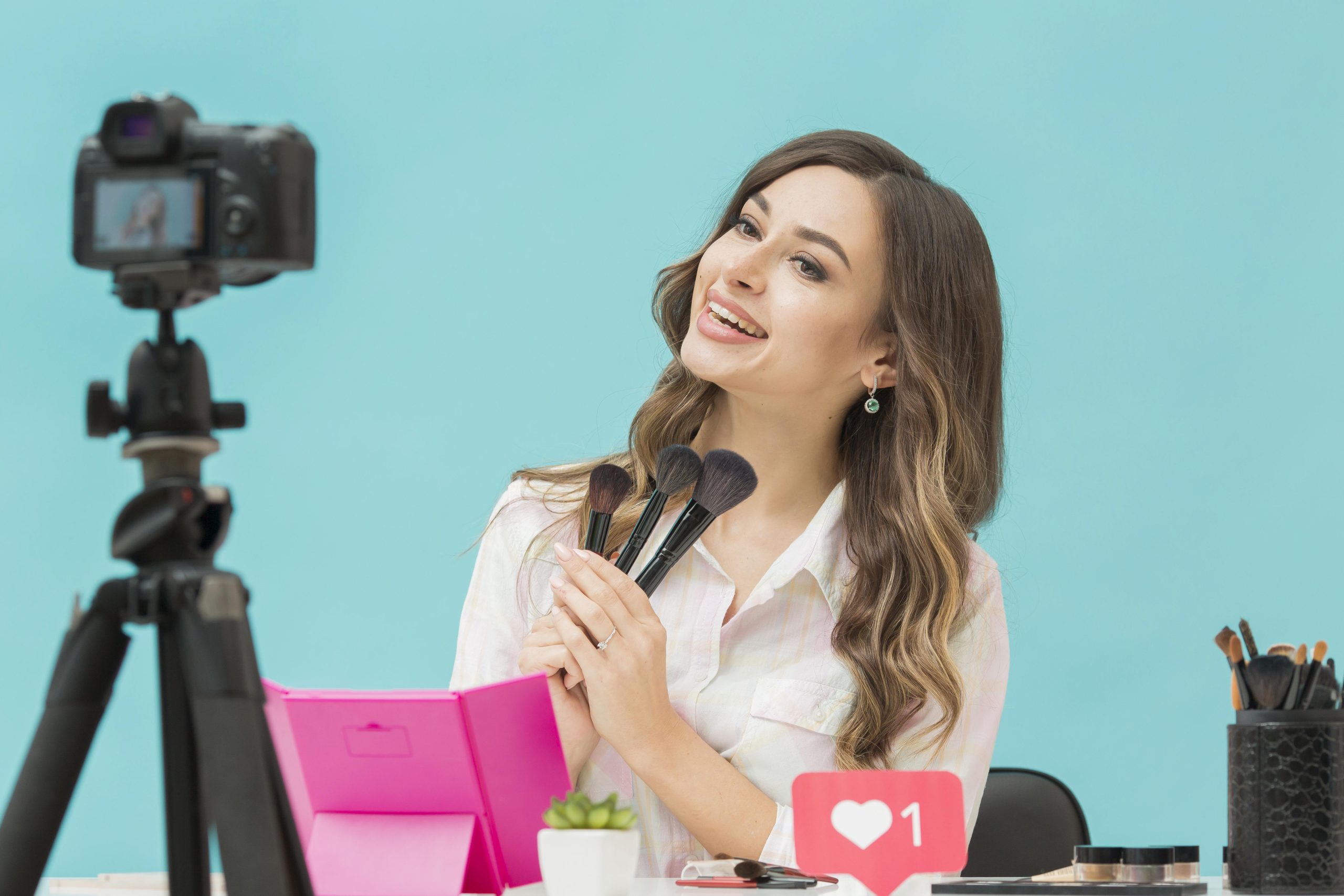 Influencer Marketing Agency vs In-House Team: What’s Best for Your Business?